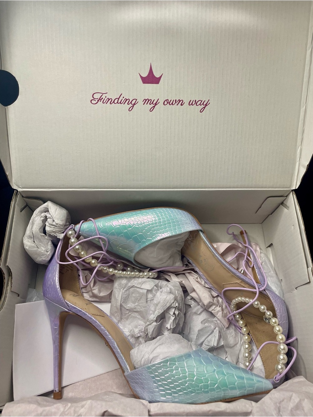 *RARE* Ariel Pastel Pointed Toe Heels with Mermaid Pearl Ankle Straps - Women - Picture 3 of 11